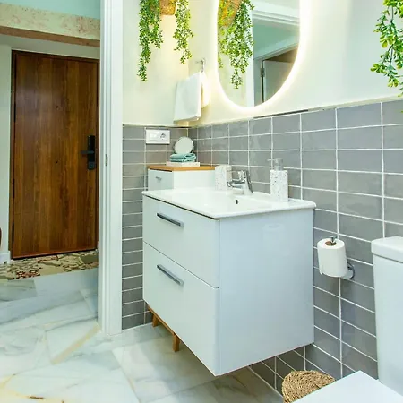 Apartment Wehostcostaluz Le Petit Palace Catedral Con Parking Gratuito *