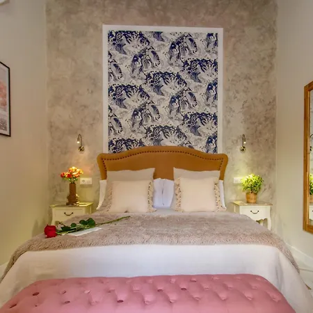 Wehostcostaluz Le Petit Palace Catedral Con Parking Gratuito アパート *