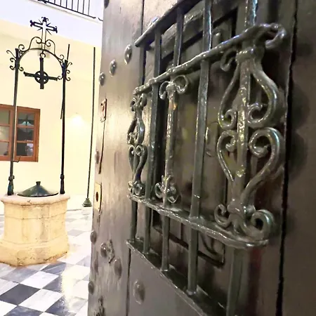 Wehostcostaluz Le Petit Palace Catedral Con Parking Gratuito アパート ヘレス