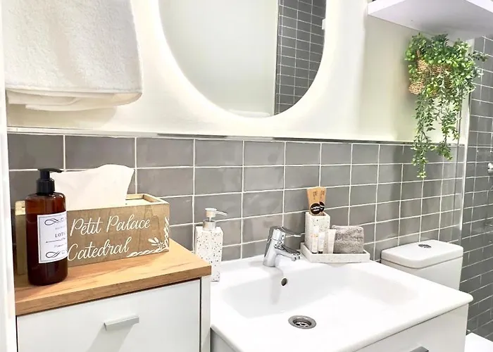 Lägenhet Wehostcostaluz Le Petit Palace Catedral Con Parking Gratuito