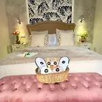 Wehostcostaluz Le Petit Palace Catedral Con Parking Gratuito דירה
