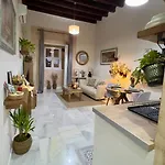 Wehostcostaluz Le Petit Palace Catedral Con Parking Gratuito דירה