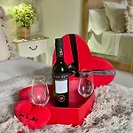 Wehostcostaluz Le Petit Palace Catedral Con Parking Gratuito דירה