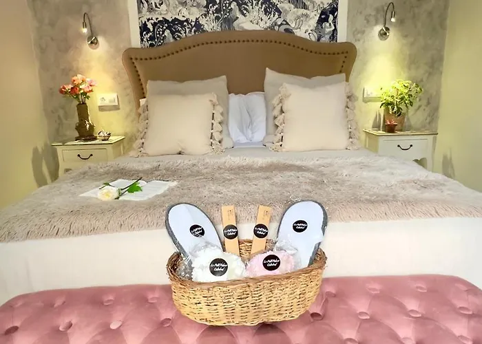 Wehostcostaluz Le Petit Palace Catedral Con Parking Gratuito شقة