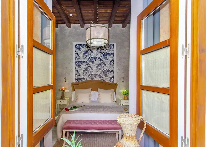 شقة Wehostcostaluz Le Petit Palace Catedral Con Parking Gratuito